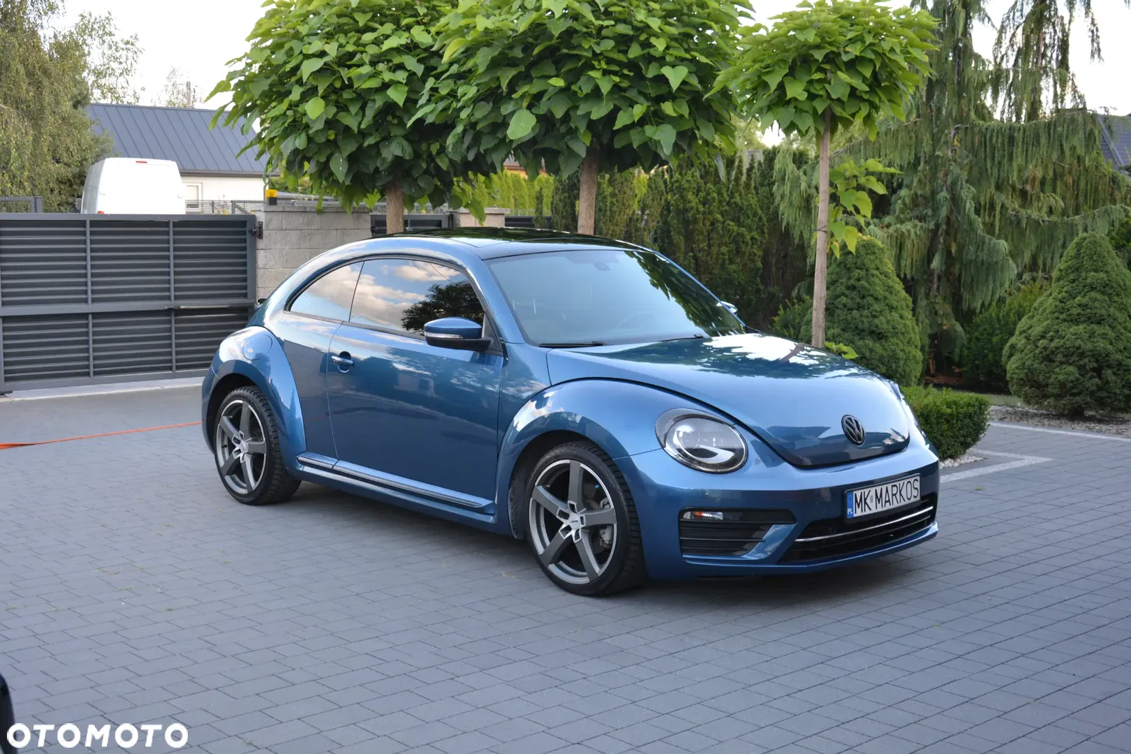 Volkswagen Beetle 2.5 — photo 1 of 27