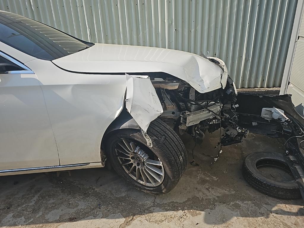 2022 Mercedes-Benz E220 d 4MATIC, photograph 2