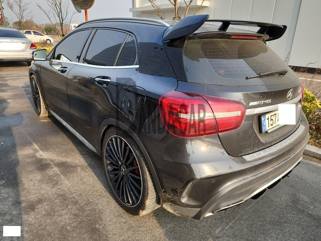 2019 Mercedes-AMG GLA45 4Matic, photograph 4