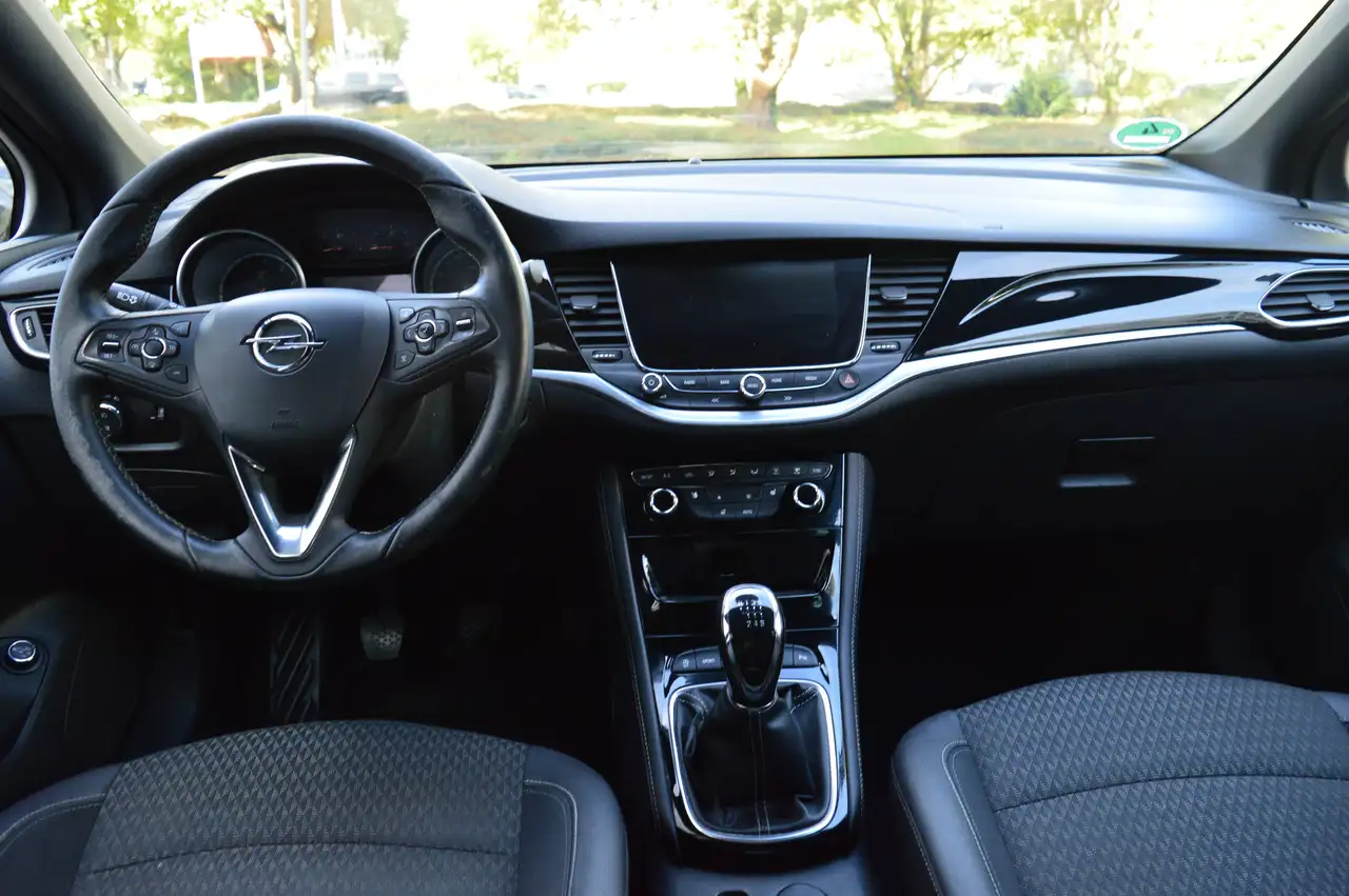 2016 Opel Astra Innovation Start/Stop, photograph 9