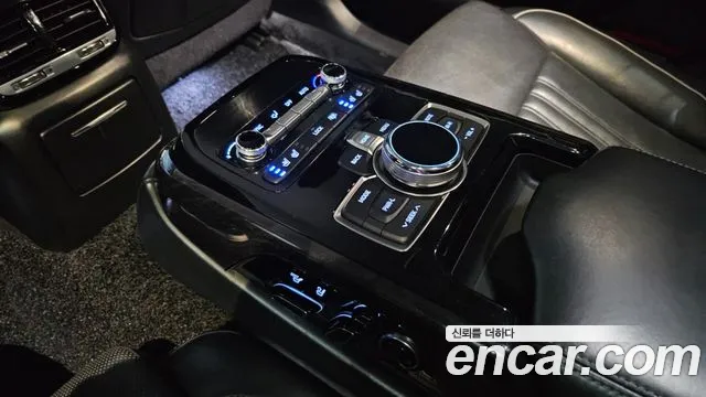 2016 Genesis EQ900 3.8 GDI AWD, photograph 4