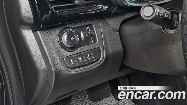 2017 ChevroletGMDaewoo Spark LTZ, photograph 5