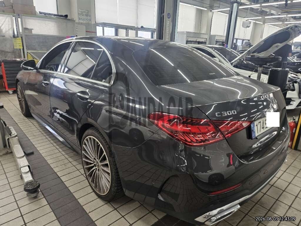 2022 Mercedes-Benz C300, photograph 2