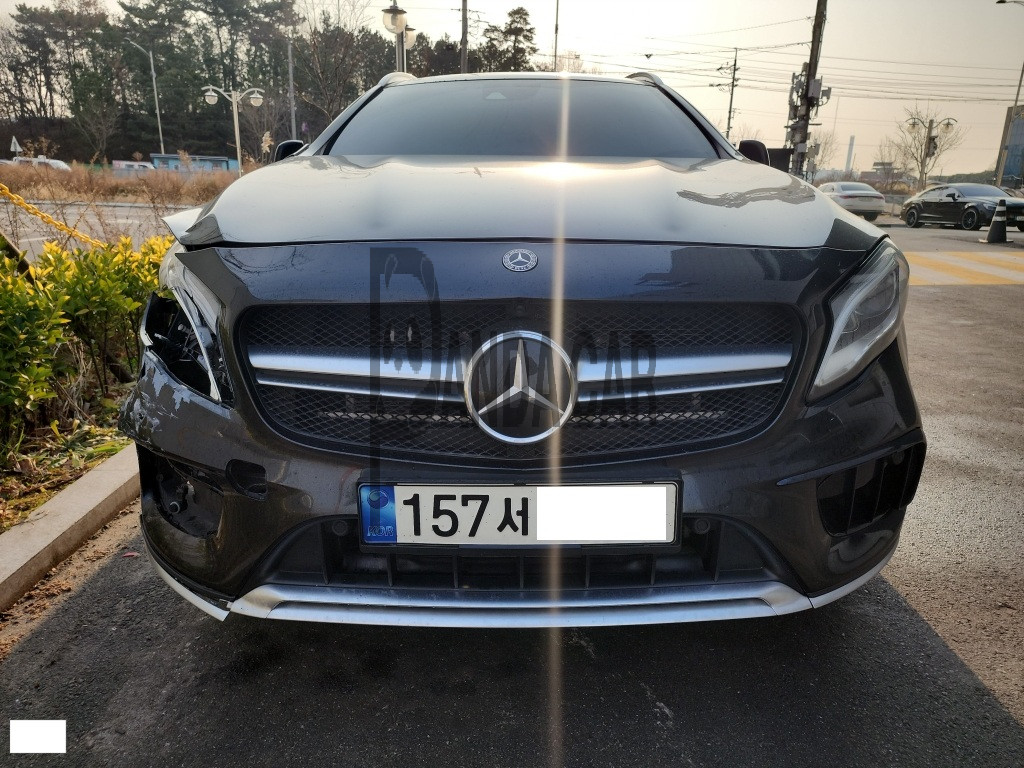 2019 Mercedes-AMG GLA45 4Matic, photograph 1