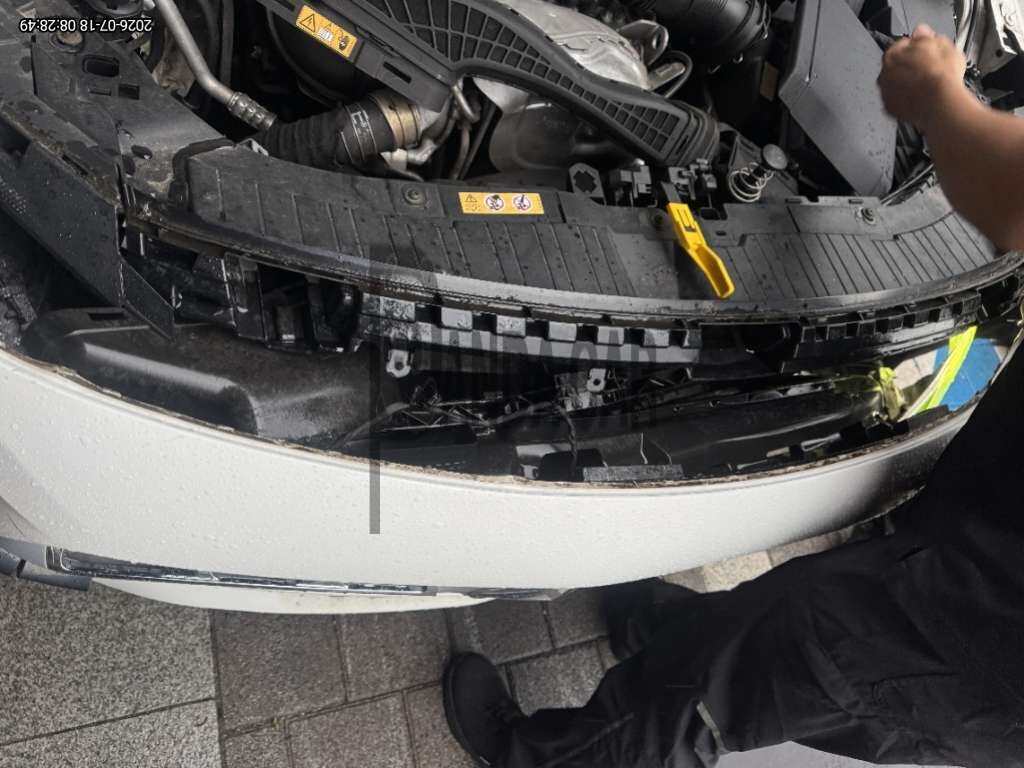 2020 Mercedes-Benz GLA250 4MATIC, photograph 2