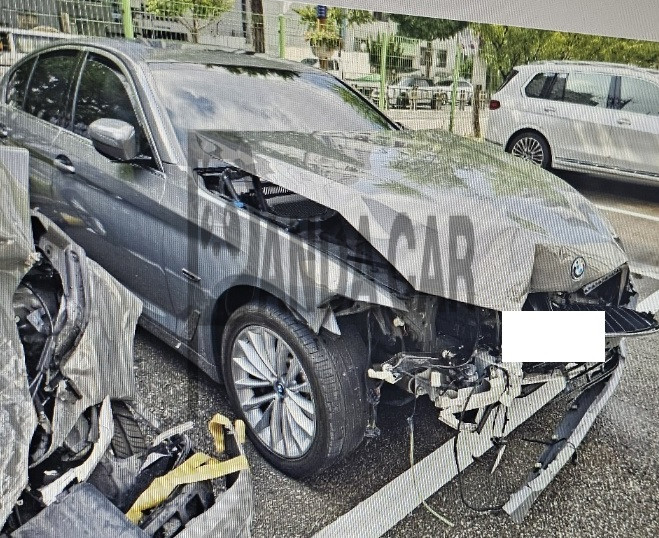2022 BMW 530e, photograph 2