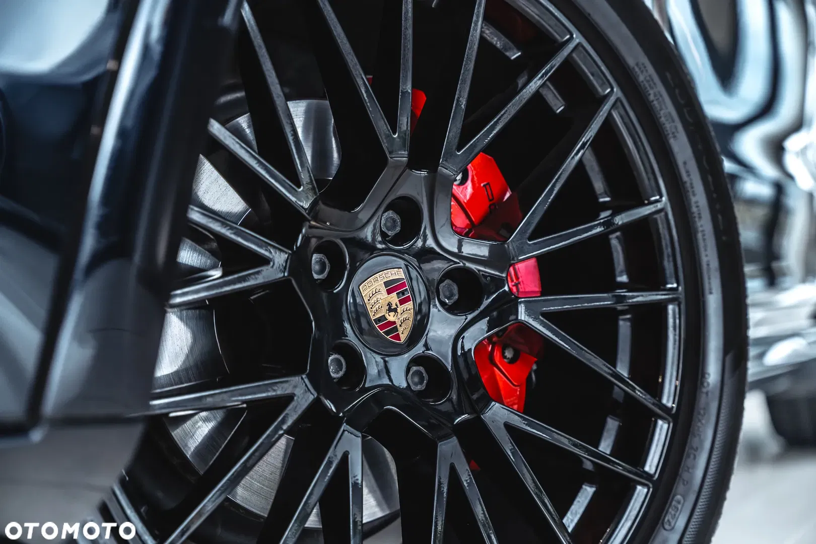 2021 Porsche Cayenne Platinum Edition, photograph 2