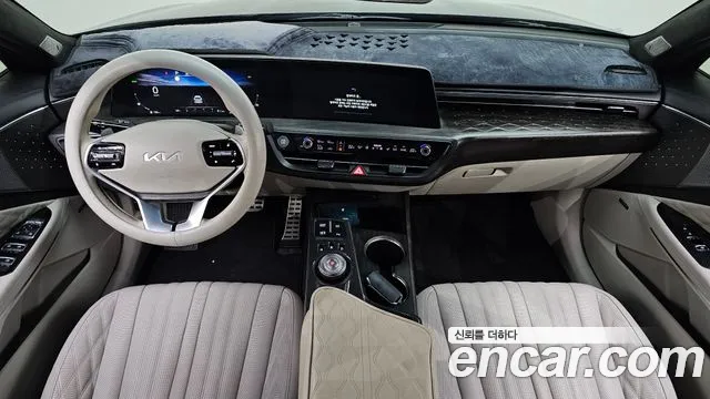 2023 Kia K8 Signature, photograph 1