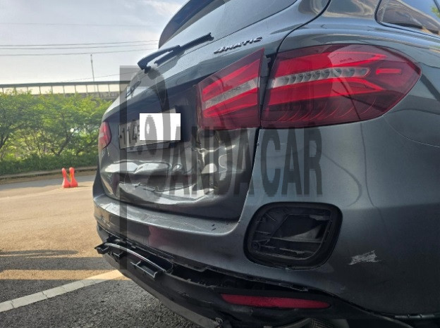 2019 Mercedes-Benz GLC350 e 4Matic, photograph 2