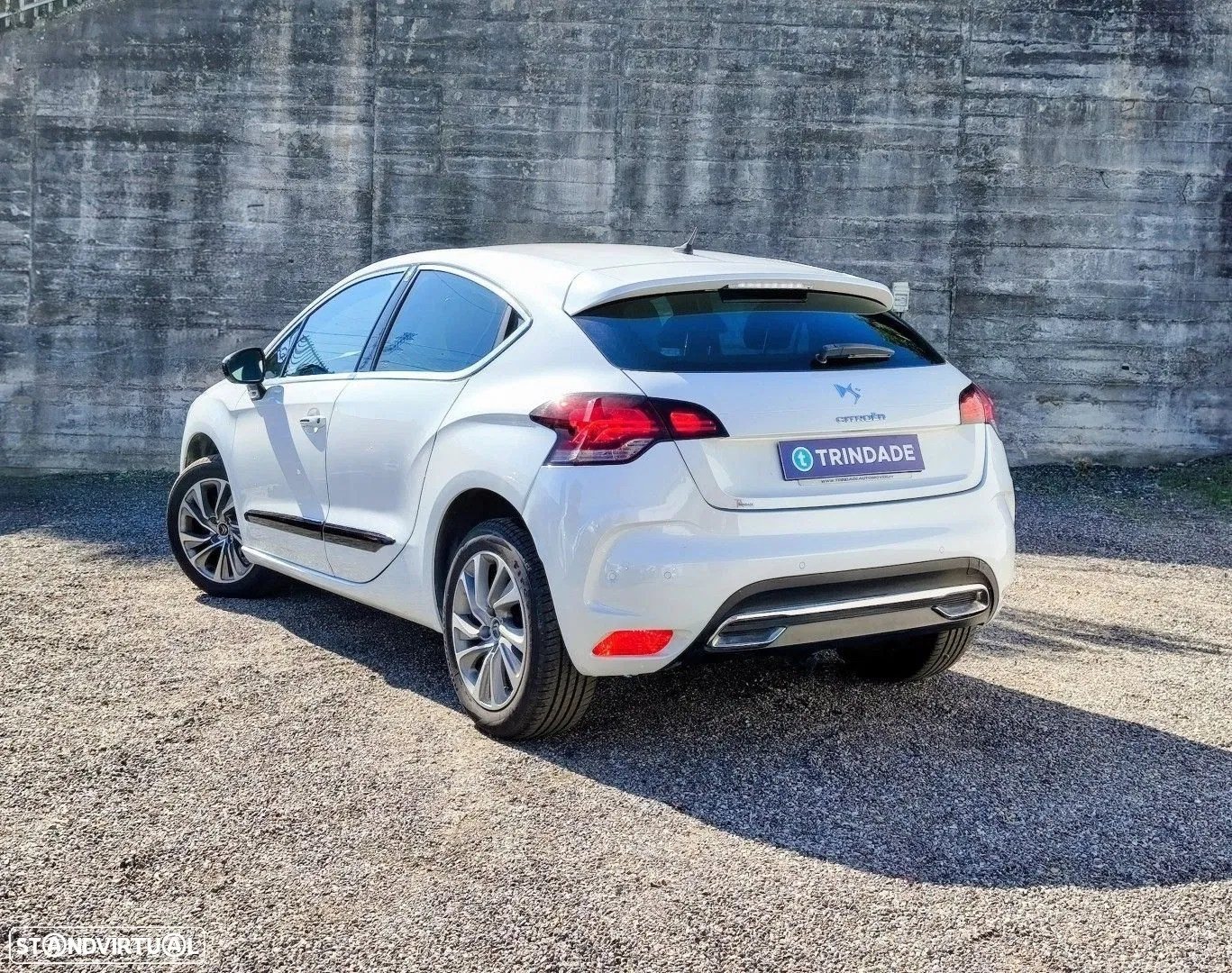 2015 Citroën DS4 1.2 PureTech So Chic, photograph 3
