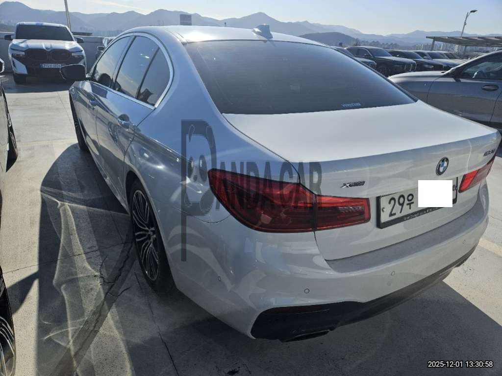 2019 BMW 530i xDrive M Sport Package Plus, photograph 2