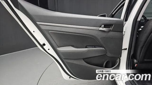 Hyundai AVANTE 1.6 GDI Modern — photo 1 of 31