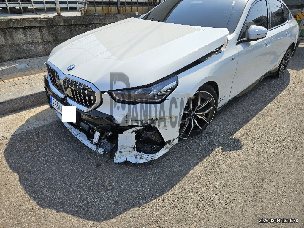 2025 BMW 520i, photograph 4