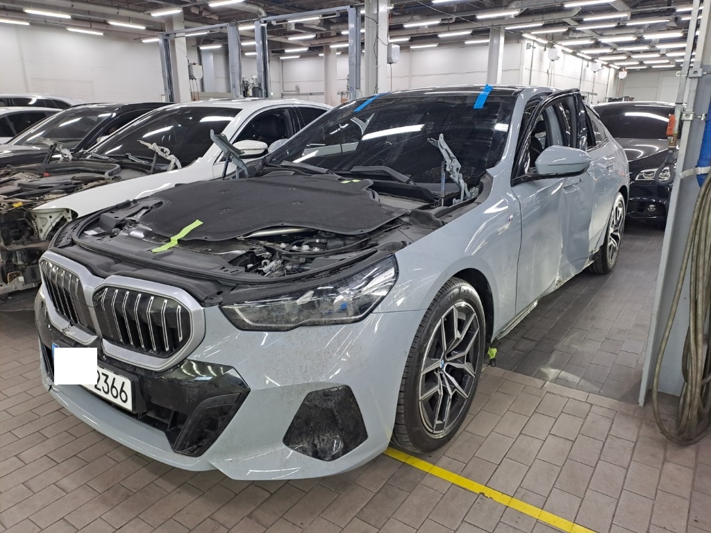 2024 BMW 523d, photograph 2