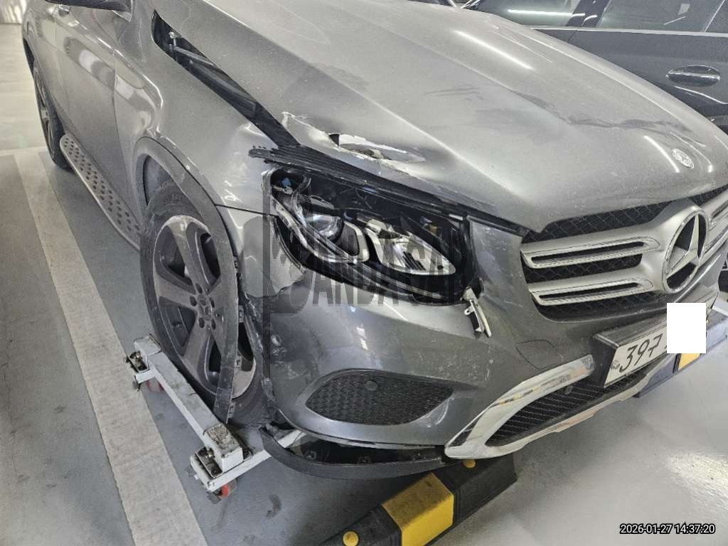 2017 Mercedes-Benz GLC220 d 4Matic, photograph 3
