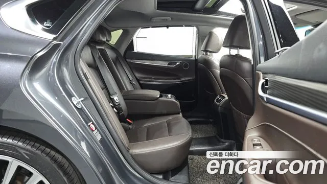 2017 Hyundai Grandeur 3.0 Exclusive, photograph 1