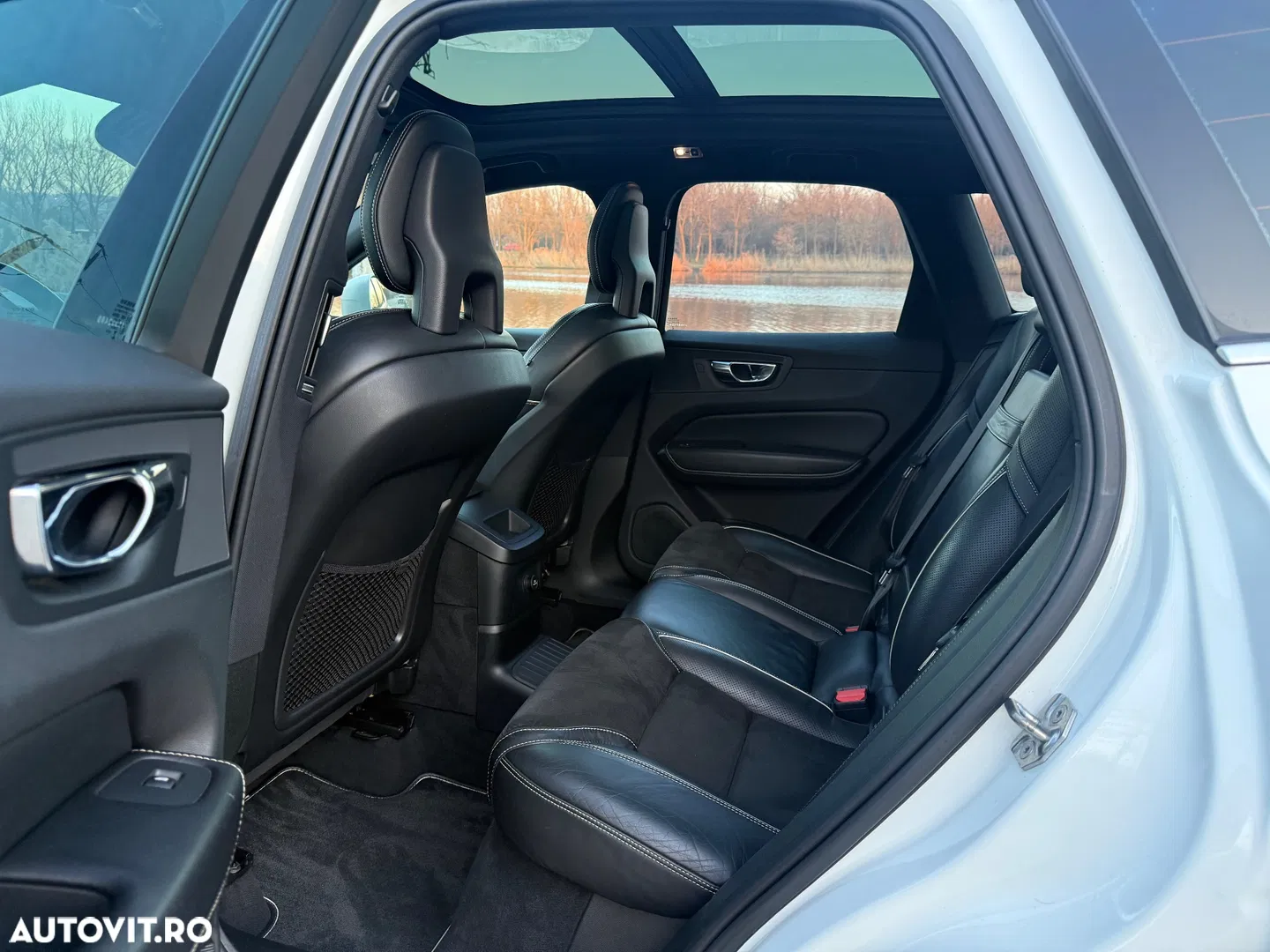 2018 Volvo XC 60 T8 Twin Engine AWD R-Design, photograph 12