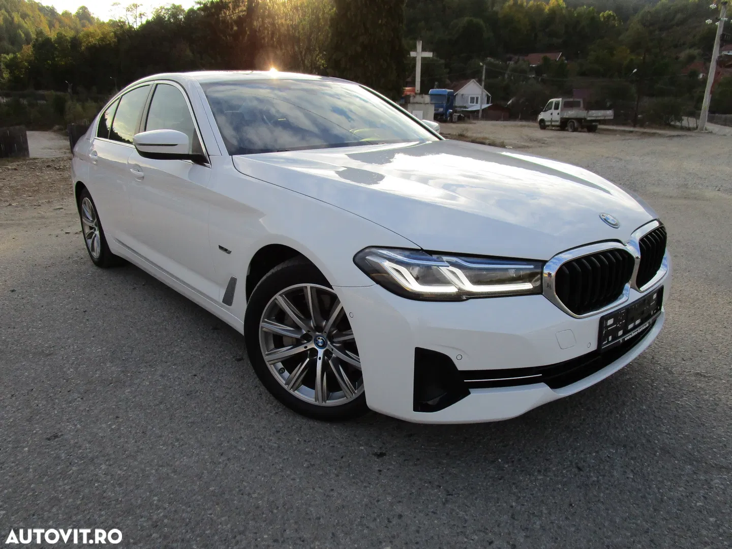 2022 BMW Seria 5 530e xDrive AT PHEV, photograph 1