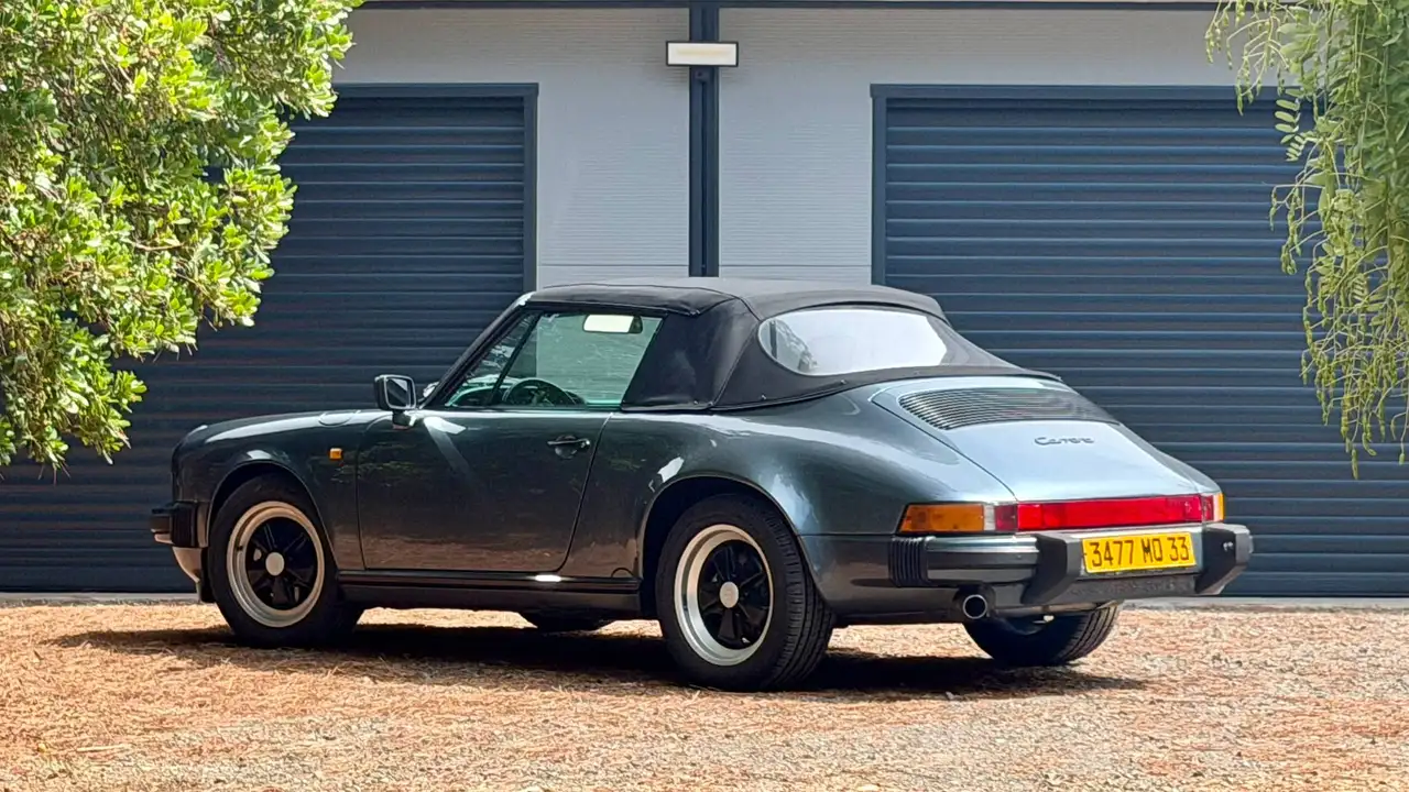 1988 Porsche 911 911 Cabriolet Carrera, photograph 10