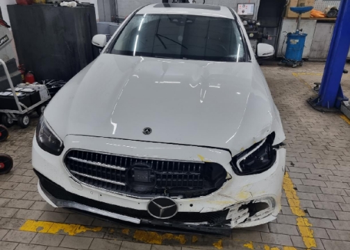 2021 Mercedes-Benz E250, photograph 1