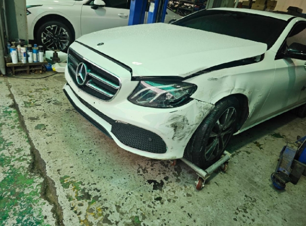 2020 Mercedes-Benz E 250, photograph 3