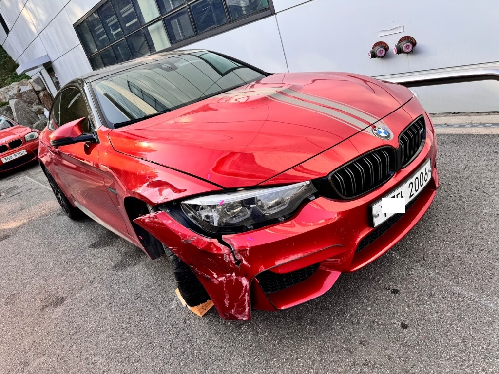 2018 BMW M4 Coupe Competition Package, photograph 1