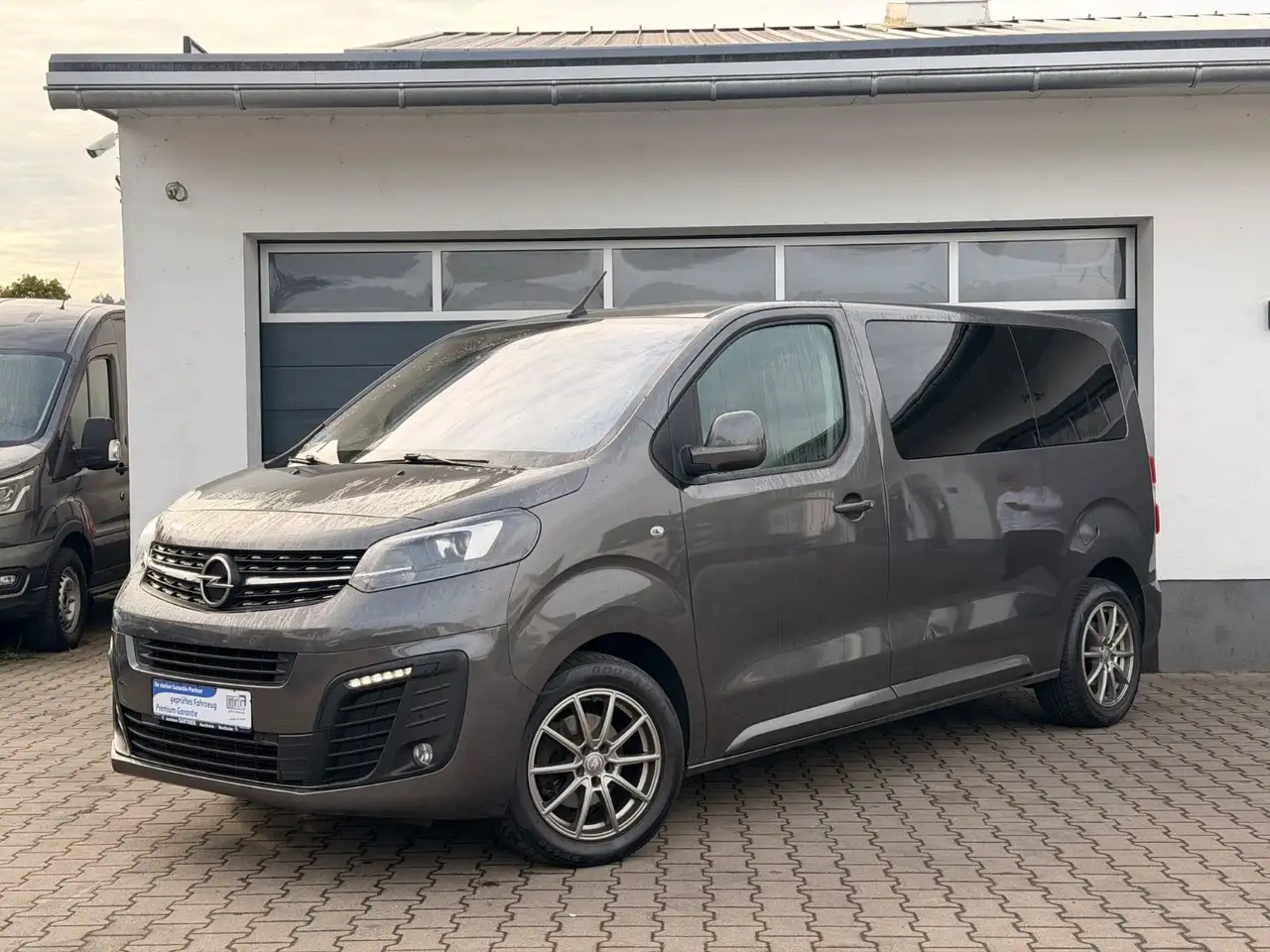 Opel Zafira Life Selection Navi AHK Xenon Kamera 8 Si — photo 1 of 21