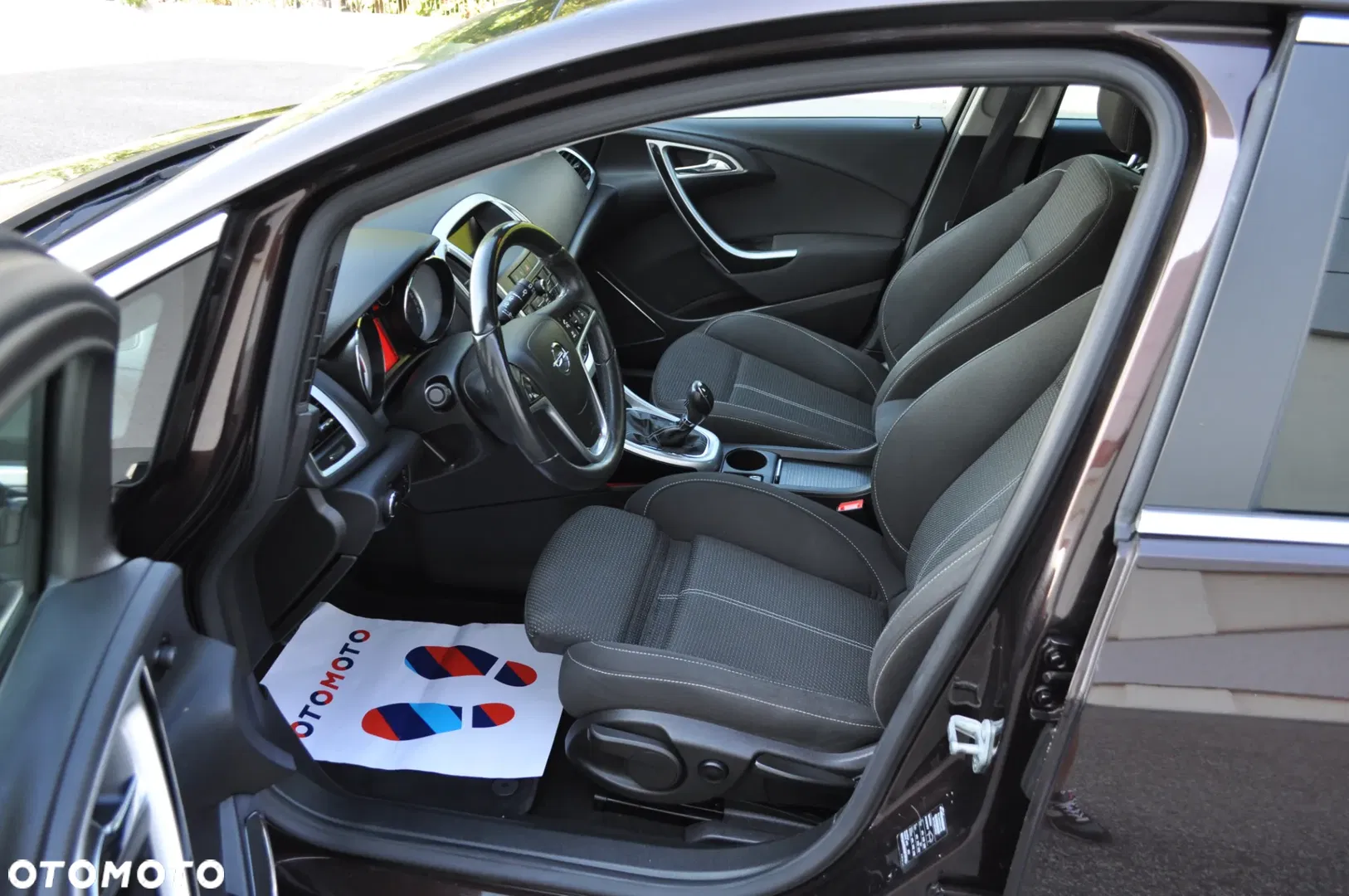 2011 Opel Astra 1.4 Turbo, photograph 12