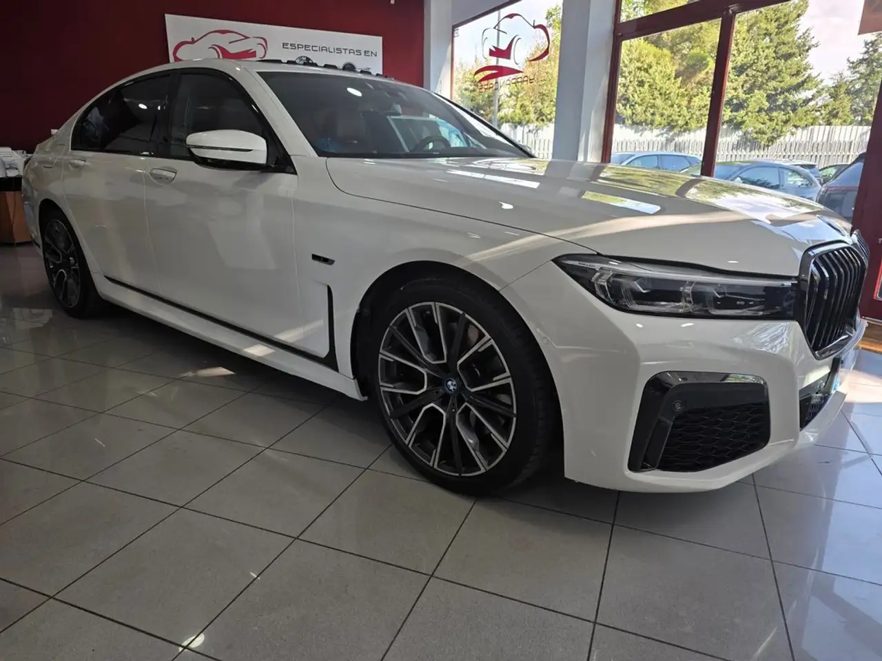 2021 BMW 745 745e, photograph 1