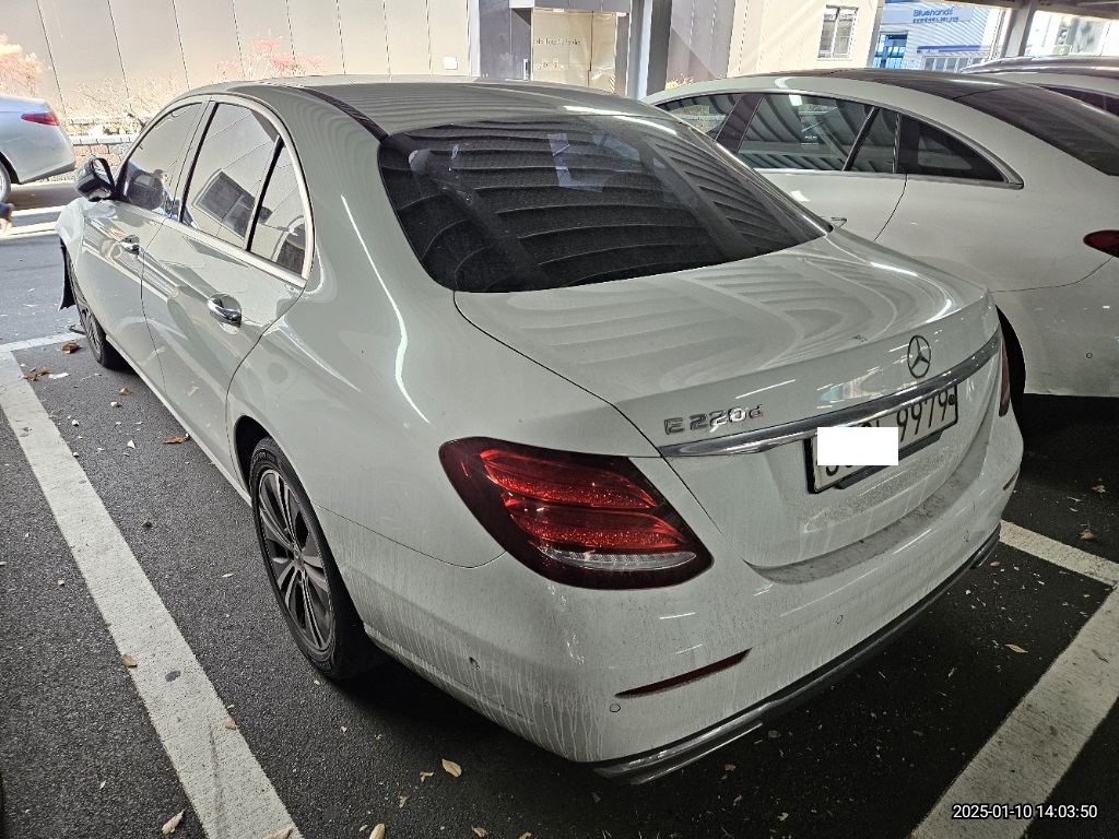 2020 Mercedes-Benz Benz E220 d, photograph 2