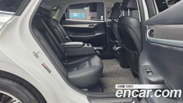 Hyundai Grandeur 2.5 — photo 1 of 20