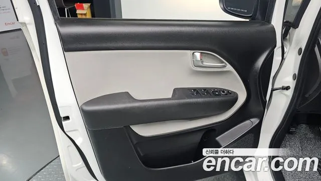 2022 Kia RAY Van, photograph 2