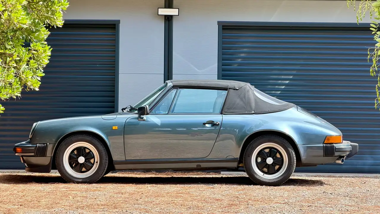 1988 Porsche 911 911 Cabriolet Carrera, photograph 9