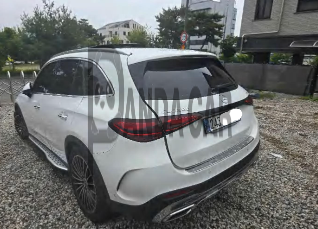 2023 Mercedes-Benz GLC300 4MATIC, photograph 3