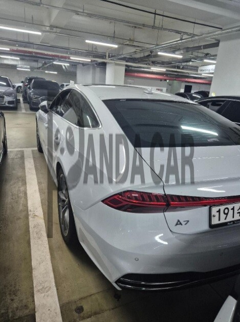 2020 Audi A7 55 TFSI quattro, photograph 2
