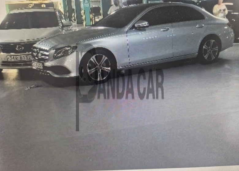 2019 Mercedes-Benz E300, photograph 2