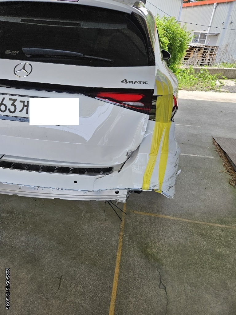 2023 Mercedes-Benz GLC300 4MATIC, photograph 4