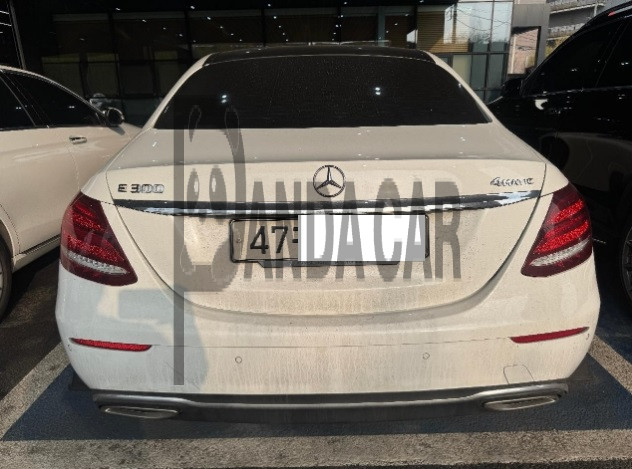 2019 Mercedes-Benz E300 4Matic, photograph 2