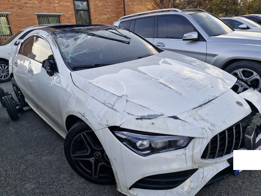 2023 Mercedes-Benz CLA250 4MATIC, photograph 2