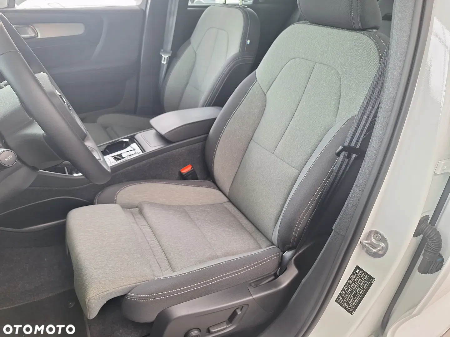 2025 Volvo XC 40 B3 Plus Dark, photograph 11
