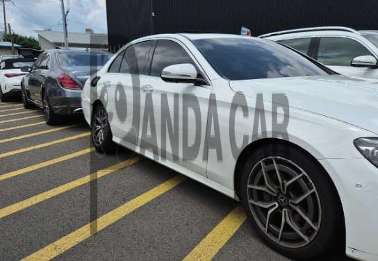 2021 Mercedes-Benz E220 d 4MATIC, photograph 3