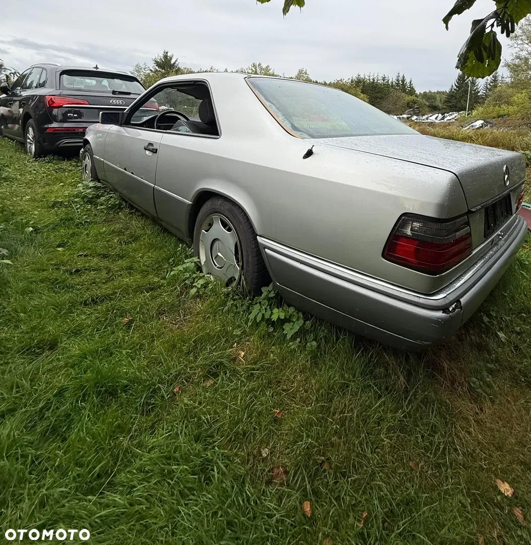 1995 Mercedes-Benz Klasa E, photograph 3