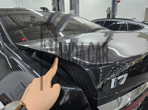 2023 BMW i7 xDrive60, photograph 3