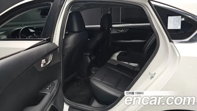 Kia K3 Prestige — photo 1 of 32