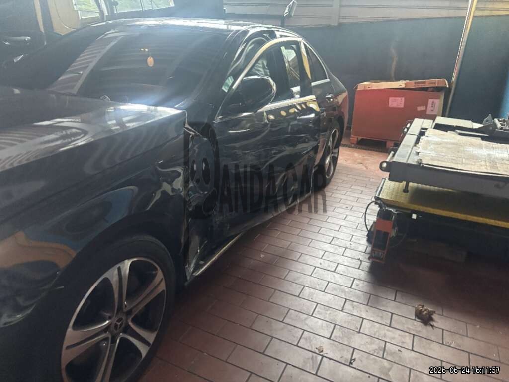 2019 Mercedes-Benz E300, photograph 3