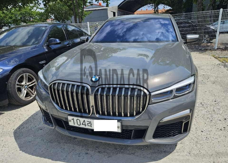2020 BMW M760Li xDrive, photograph 1