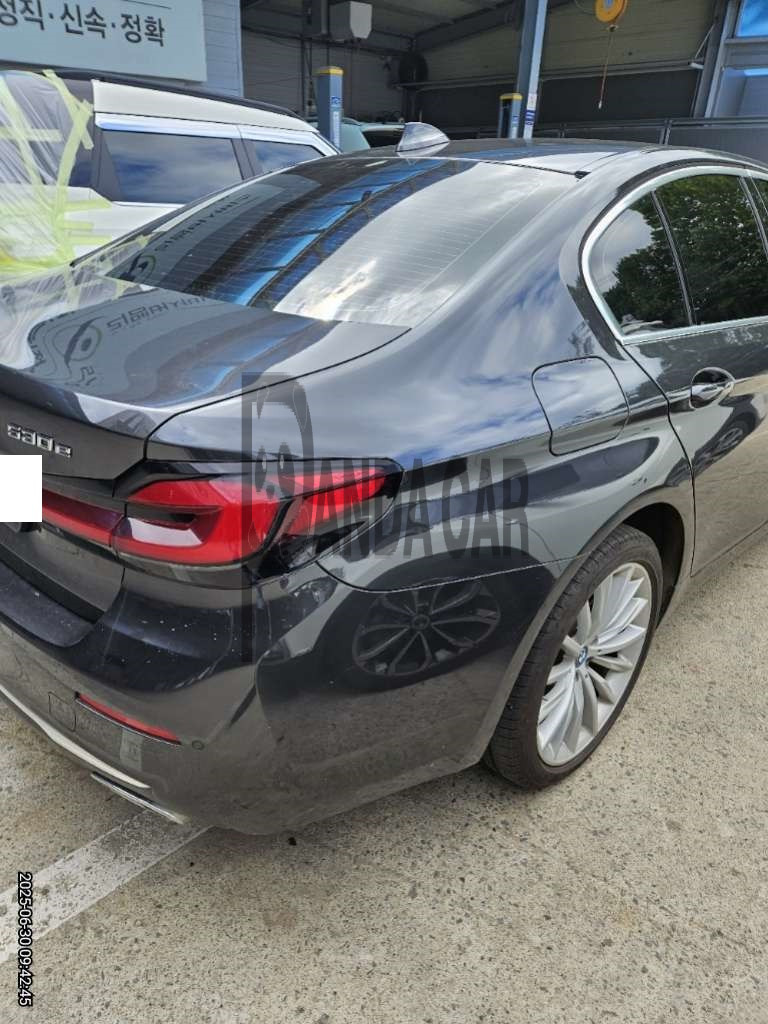 2023 BMW 530e, photograph 2