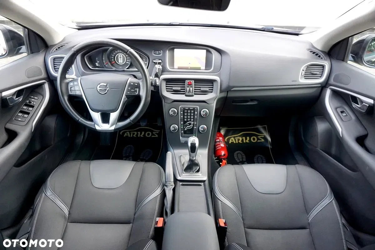 2019 Volvo V40 T2 Drive-E Summum, photograph 2