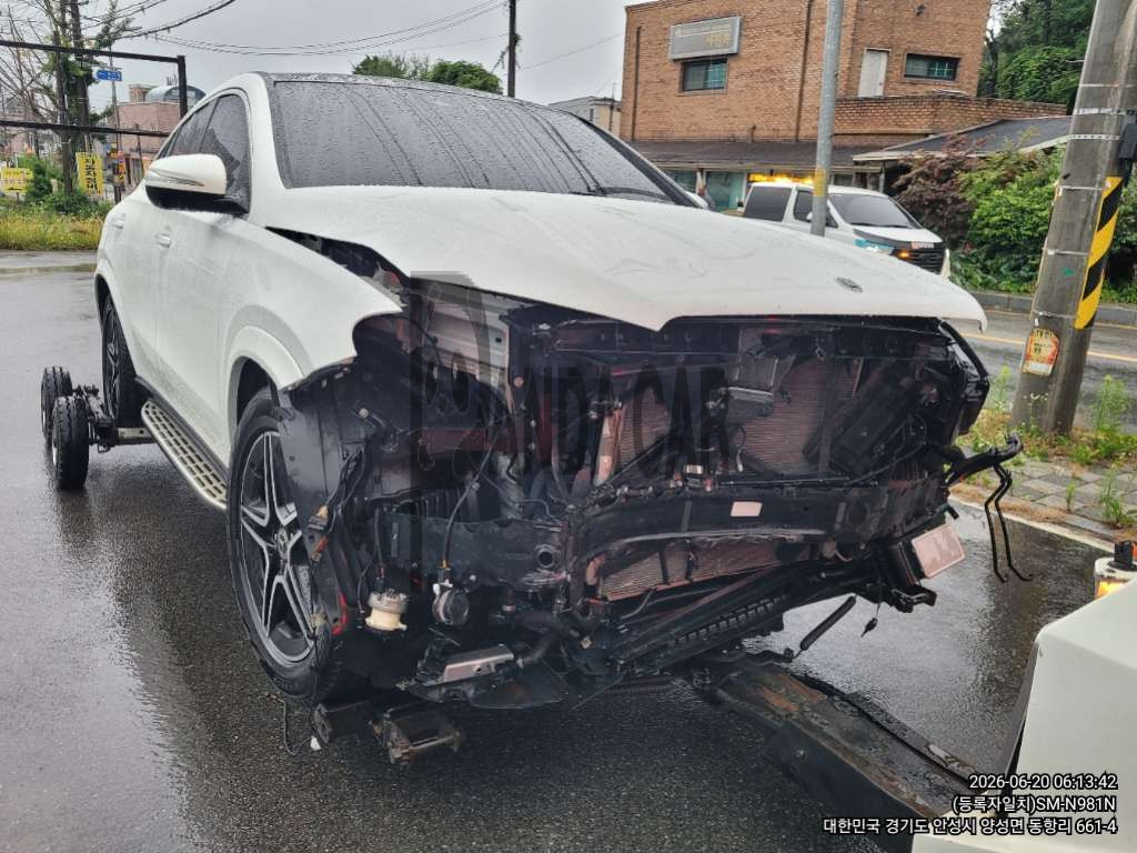2021 Mercedes-Benz GLE400 d 4MATIC Coupe, photograph 3