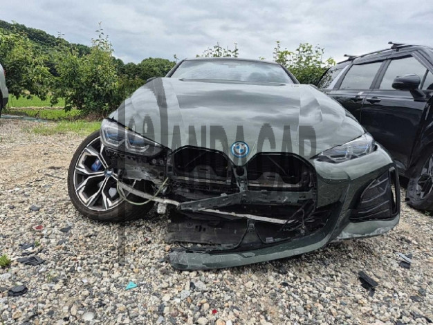 2022 BMW i4 eDrive40, photograph 1